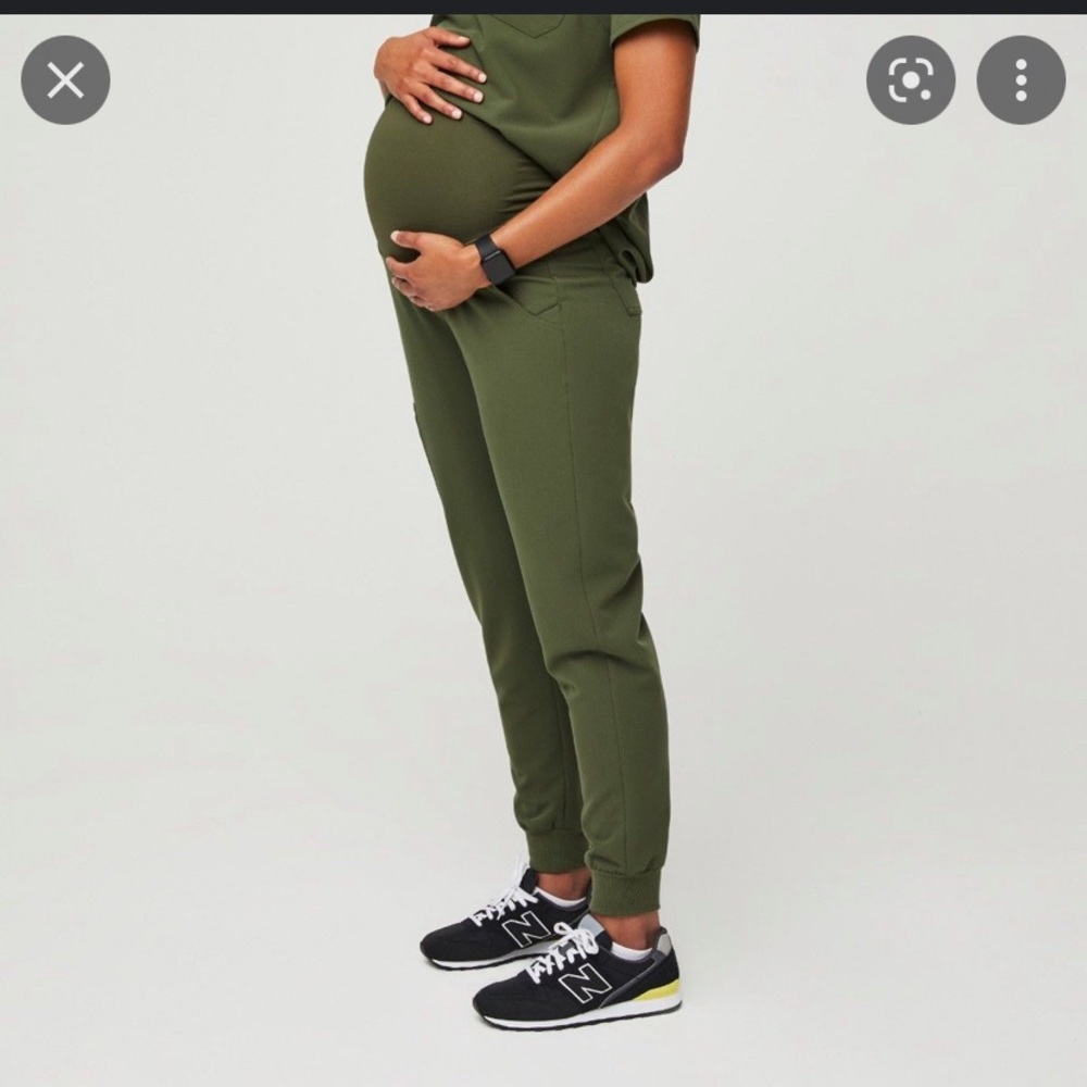 Figs Maternity Zamora Jogger size Small in olive 🫒